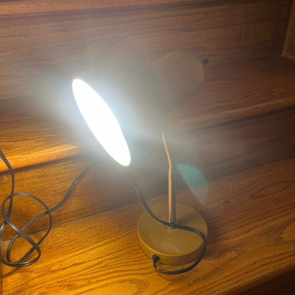 Vintage GOLD DESK LAMP $10.00 - Picture 6 of 6